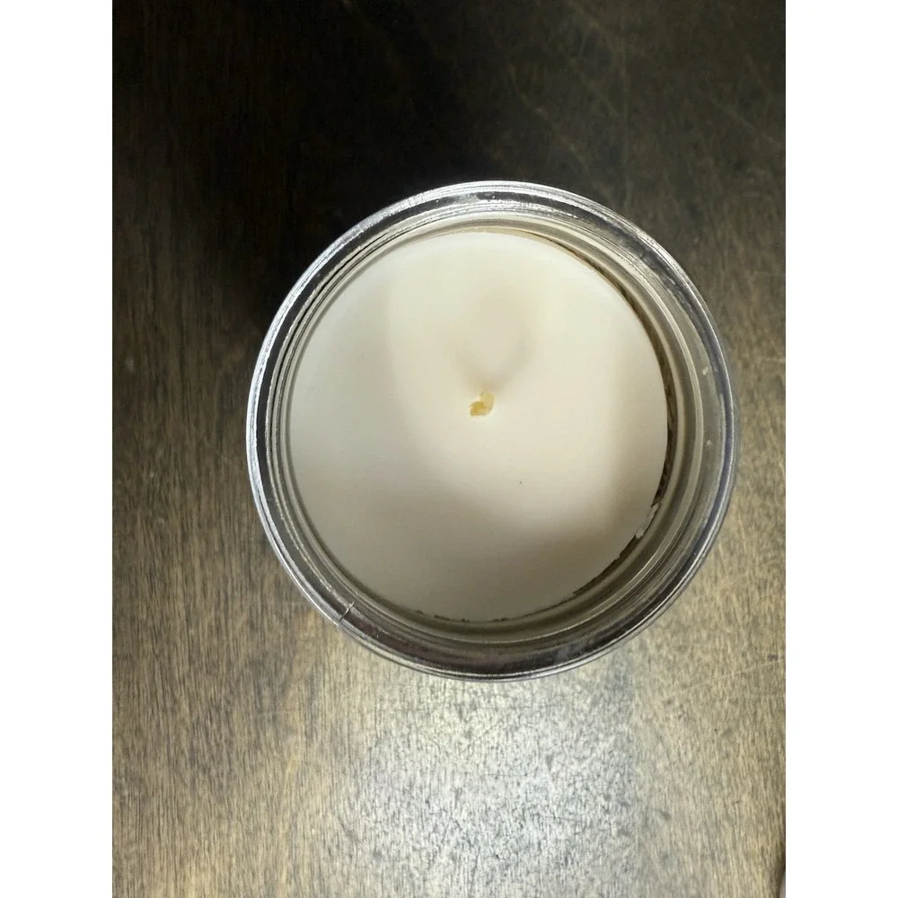 Niquea.D  Jasmine Petals Scented Candle‎ 11.5 oz NEW Gift Silver Jar